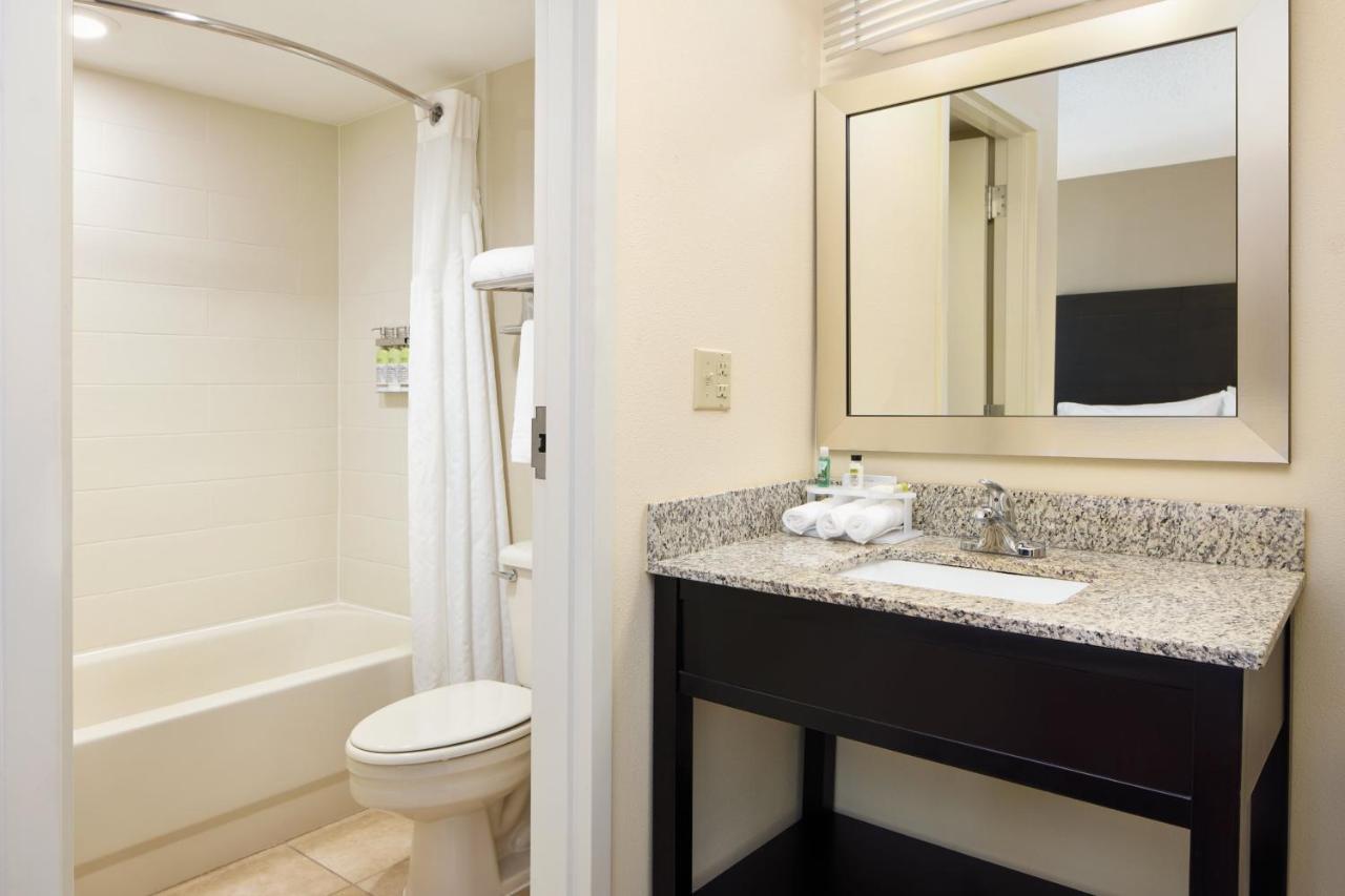 Holiday Inn Express & Suites Alpharetta By Ihg Exterior foto